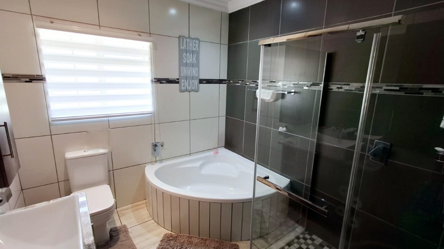 3 Bedroom Property for Sale in Roodia Free State